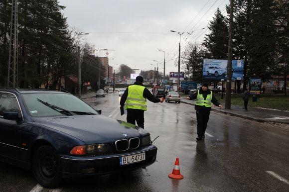 На Бандери аварія: друга іномарка вилетіла на тротуар (ОНОВЛЕНО), фото №1 на сайті 20minut.ua