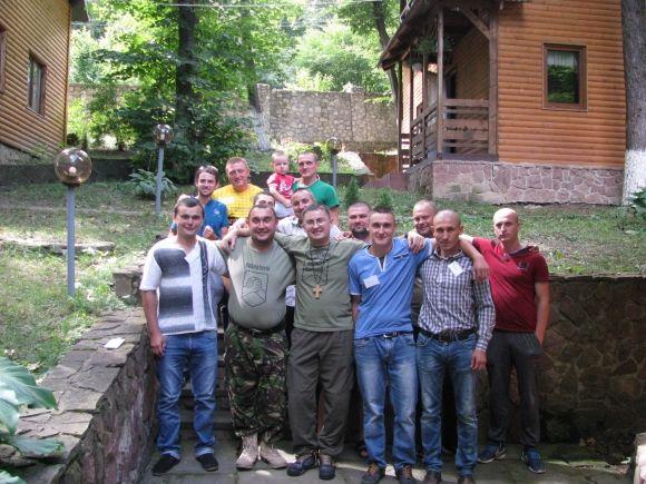 У Зарваниці капелан повертатиме АТОвців і їх дружин до життя без війни на сайті 20minut.ua У Зарваниці капелан повертатиме АТОвців і їх дружин до життя без війни, фото №1 на сайті 20minut.ua