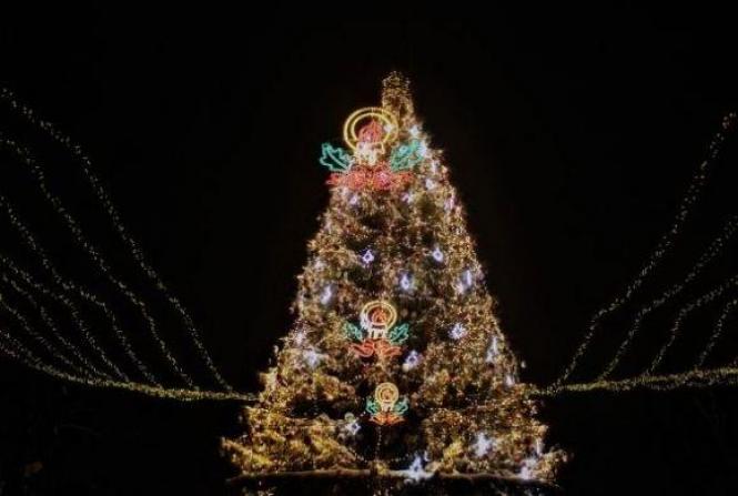 Ялинкова еволюція. Як виглядало головне новорічне вінницьке дерево у різні роки, фото №7 на сайті 20minut.ua