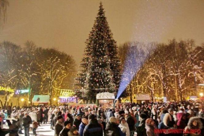 Ялинкова еволюція. Як виглядало головне новорічне вінницьке дерево у різні роки, фото №3 на сайті 20minut.ua