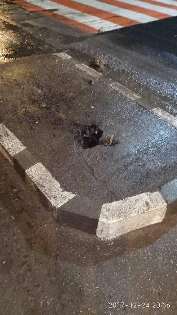 Біля "Медтехніки" невідомий збив дорожній знак на  "острівці безпеки", фото №1 на сайті vsim.ua