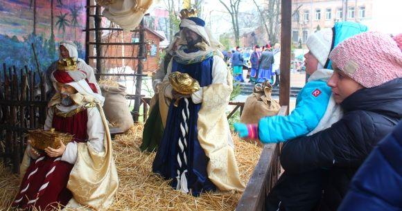 Концертом та колядками на Майдані Незалежності відкрили Різдвяний вертеп, фото №1 на сайті 20minut.ua