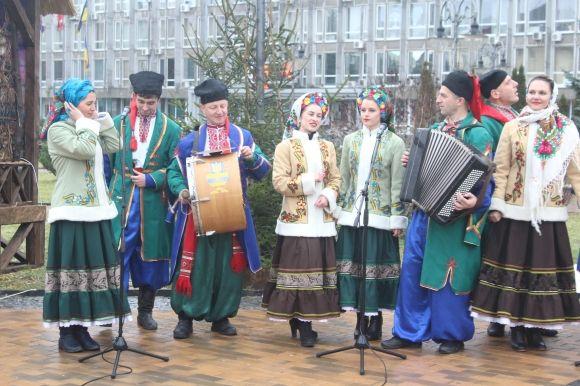 Концертом та колядками на Майдані Незалежності відкрили Різдвяний вертеп, фото №10 на сайті 20minut.ua