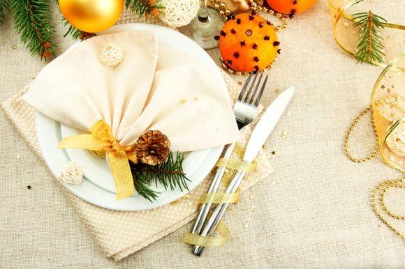 Менше екзотики, більше кольору: астрологи порадили, як накрити новорічний стіл, щоб рік вдався, фото №1 на сайті vsim.ua