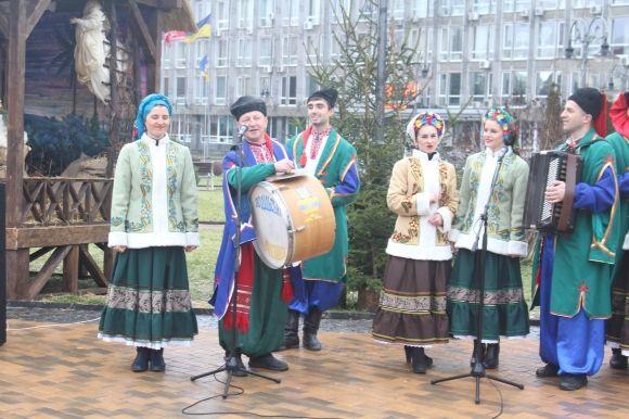 Концертом та колядками на Майдані Незалежності відкрили Різдвяний вертеп, фото №9 на сайті 20minut.ua