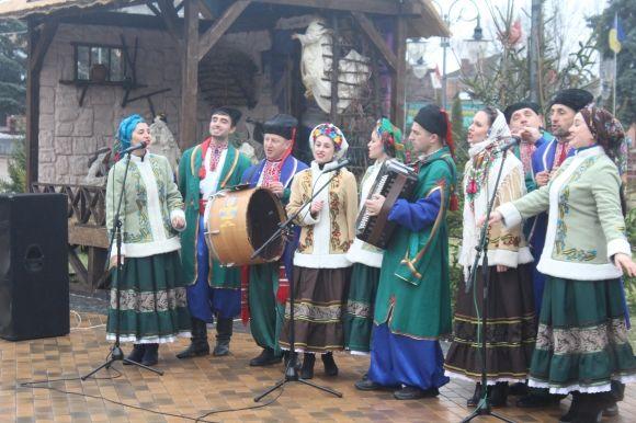 Концертом та колядками на Майдані Незалежності відкрили Різдвяний вертеп, фото №11 на сайті 20minut.ua