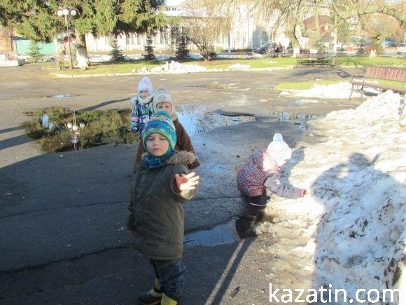 Свято в душі і на клендарі, а на асфальті — біда. Дивись під ноги!, фото №6 на сайті 20minut.ua