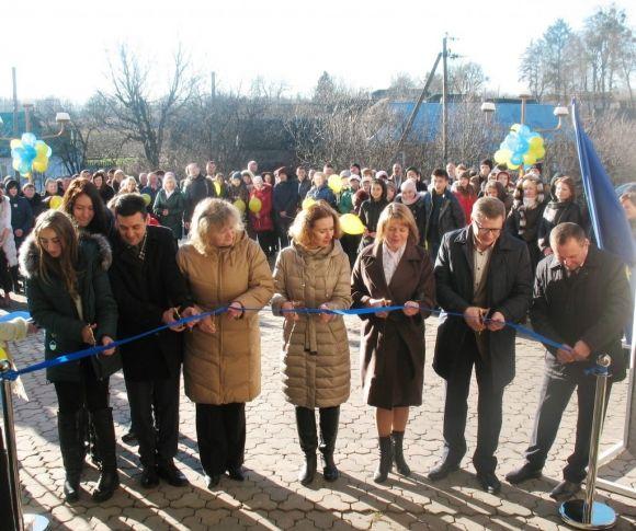 У Меджибізькій об’єднаній територіальній громаді відкрили сучасний ЦНАП на сайті vsim.ua У Меджибізькій об’єднаній територіальній громаді відкрили сучасний ЦНАП, фото №1 на сайті vsim.ua