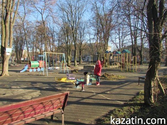 Свято в душі і на клендарі, а на асфальті — біда. Дивись під ноги!, фото №4 на сайті 20minut.ua