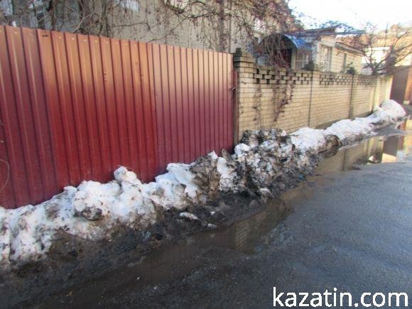 Свято в душі і на клендарі, а на асфальті — біда. Дивись під ноги!, фото №9 на сайті 20minut.ua