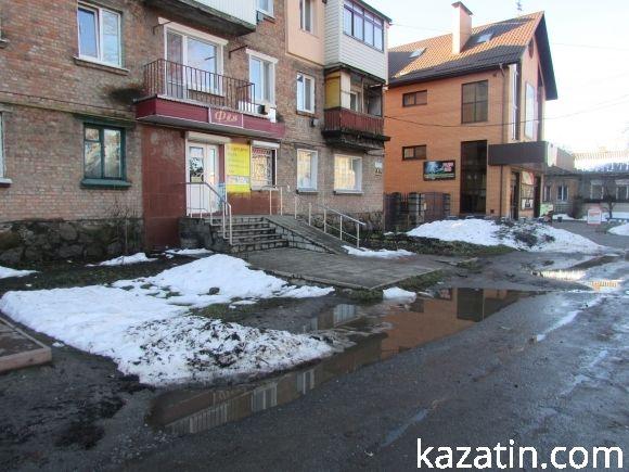 Свято в душі і на клендарі, а на асфальті — біда. Дивись під ноги!, фото №10 на сайті 20minut.ua