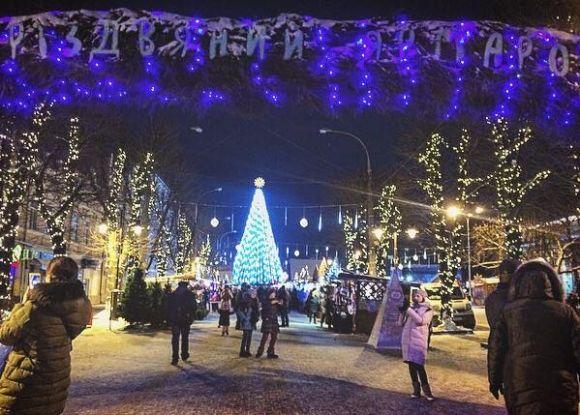 Що випити і чим закусити на новорічно-різдвяному ярмарку Хмельницького на сайті vsim.ua Що випити і чим закусити на новорічно-різдвяному ярмарку Хмельницького, фото №10 на сайті vsim.ua