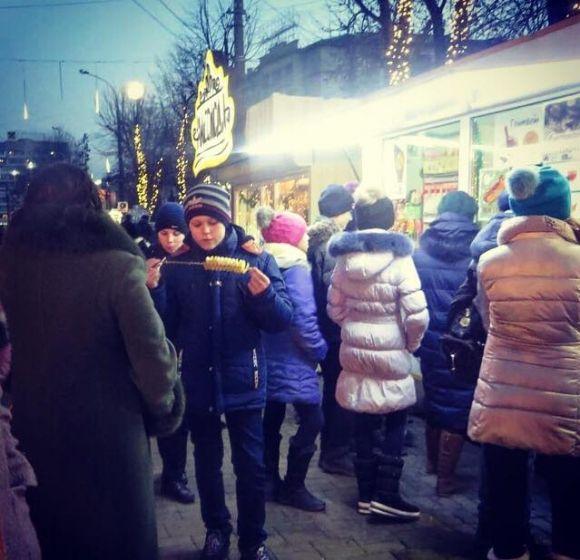 Що випити і чим закусити на новорічно-різдвяному ярмарку Хмельницького на сайті vsim.ua Що випити і чим закусити на новорічно-різдвяному ярмарку Хмельницького, фото №7 на сайті vsim.ua