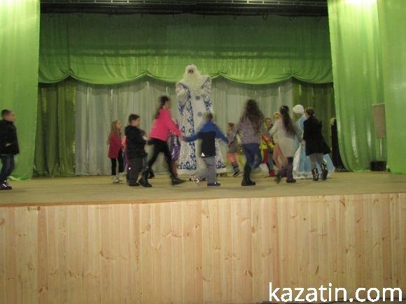 Артисти на ходулях підняли настрій, фото №12 на сайті 20minut.ua