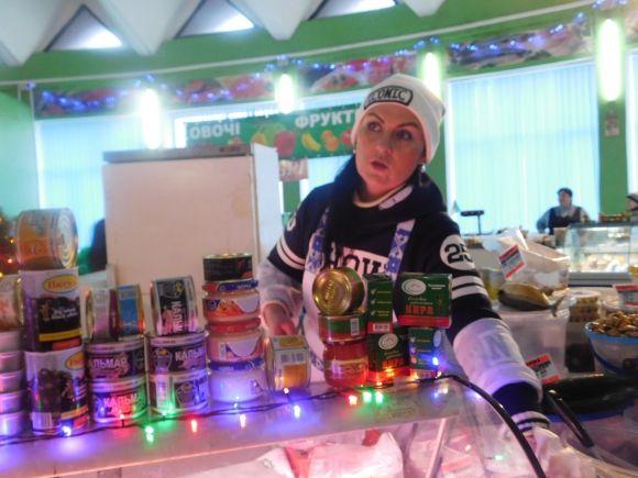 Місія “скупити все”: передноворічний ажіотаж на ринках Хмельницького на сайті vsim.ua Місія “скупити все”: передноворічний ажіотаж на ринках Хмельницького, фото №5 на сайті vsim.ua