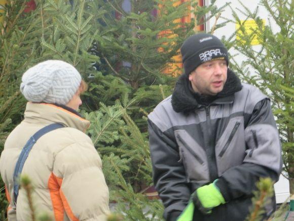 Ялинковий базар біля "Плази": заплатили 5 тисяч, щоб продавати в забороненому місці на сайті vsim.ua Ялинковий базар біля "Плази": заплатили 5 тисяч, щоб продавати в забороненому місці, фото №3 на сайті vsim.ua