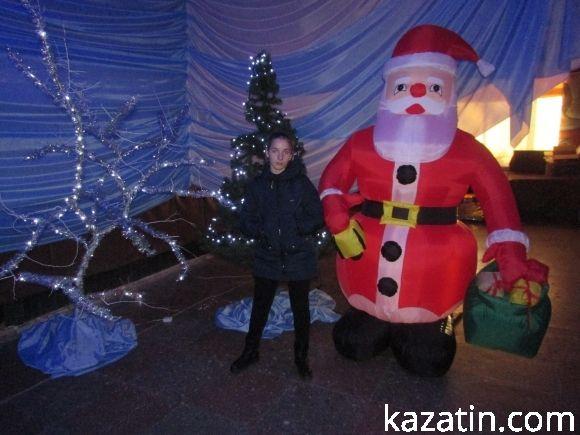 Артисти на ходулях підняли настрій, фото №2 на сайті 20minut.ua