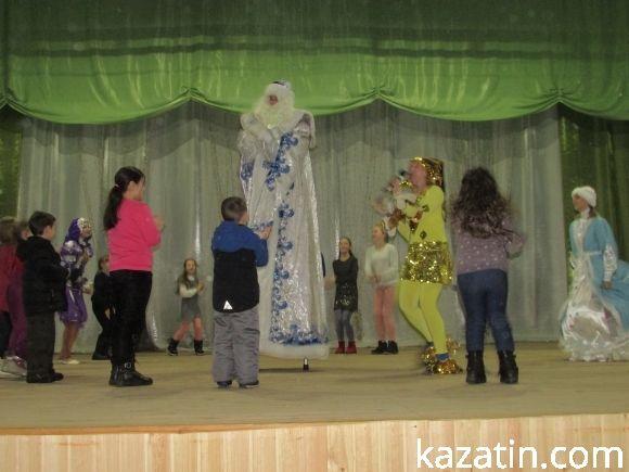 Артисти на ходулях підняли настрій, фото №13 на сайті 20minut.ua