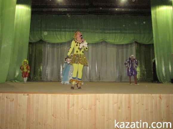 Артисти на ходулях підняли настрій, фото №6 на сайті 20minut.ua