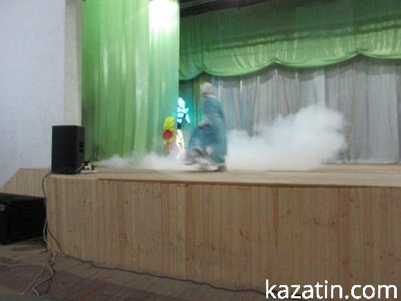 Артисти на ходулях підняли настрій, фото №14 на сайті 20minut.ua