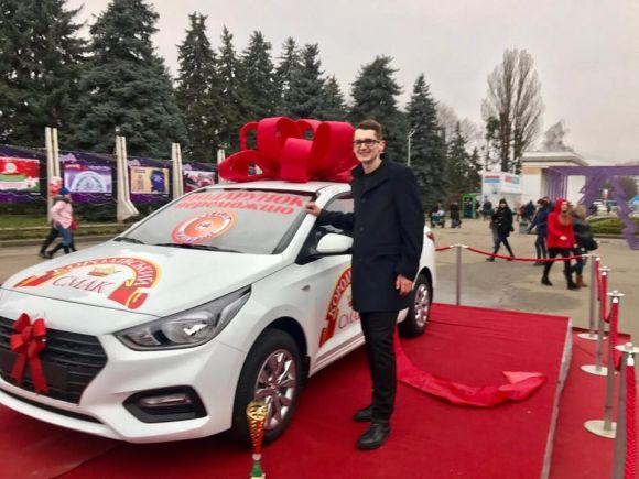 Дмитро Прокопов: “Коли приїхав в салон за авто - то точно зрозумів, що виграв”. Кам’янчанин став кращим народним співаком 2017 року на сайті 20minut.ua Дмитро Прокопов: “Коли приїхав в салон за авто - то точно зрозумів, що виграв”. Кам’янчанин став кращим народним співаком 2017 року, фото №2 на сайті 20minut.ua