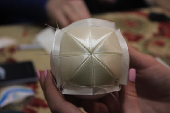 Зробити новорічну іграшку своїми руками. Майстер клас від пластунів на сайті 20minut.ua Зробити новорічну іграшку своїми руками. Майстер клас від пластунів, фото №2 на сайті 20minut.ua