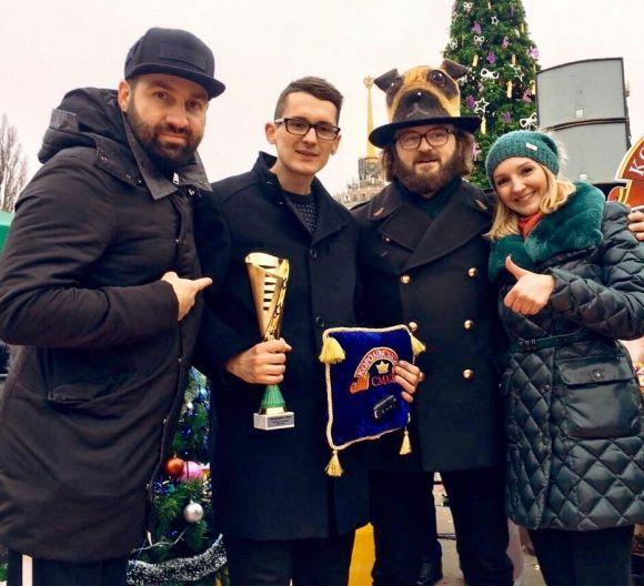 Дмитро Прокопов: “Коли приїхав в салон за авто - то точно зрозумів, що виграв”. Кам’янчанин став кращим народним співаком 2017 року на сайті 20minut.ua Дмитро Прокопов: “Коли приїхав в салон за авто - то точно зрозумів, що виграв”. Кам’янчанин став кращим народним співаком 2017 року, фото №1 на сайті 20minut.ua