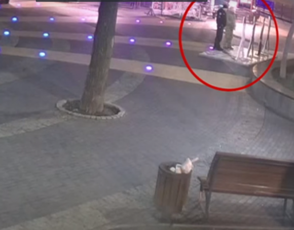 Новорічні правопорушення: п'яні на квадроциклі, вкрадені гірлянди та поламана фотозона з Beatles на сайті 20minut.ua Новорічні правопорушення: п'яні на квадроциклі, вкрадені гірлянди та поламана фотозона з Beatles, фото №1 на сайті 20minut.ua