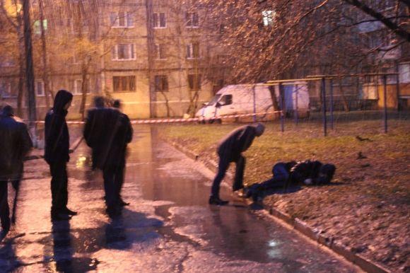 На вулиці Стельмаха вночі вбили чоловіка. На місці злочину ще працюють слідчі на сайті 20minut.ua На вулиці Стельмаха вночі вбили чоловіка. На місці злочину ще працюють слідчі, фото №3 на сайті 20minut.ua