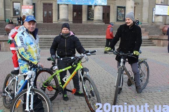 В перший день 2018-ого року тернопільські велосипедисти влаштували заїзд, фото №2 на сайті 20minut.ua
