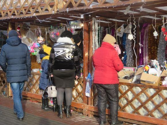 Смітник з ялинок і пусті вулиці: як виглядає центр Хмельницького після новорічного святкування (ФОТО) на сайті vsim.ua Смітник з ялинок і пусті вулиці: як виглядає центр Хмельницького після новорічного святкування (ФОТО), фото №11 на сайті vsim.ua