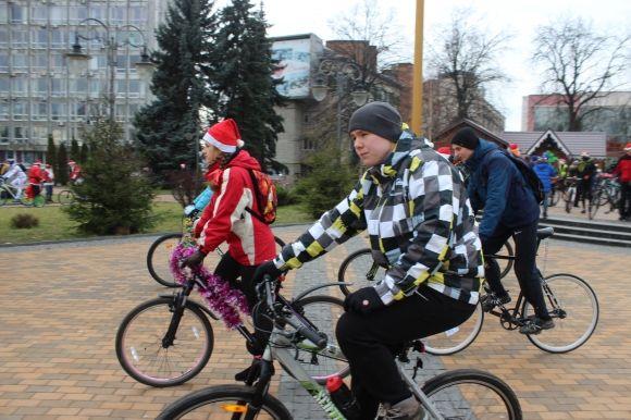 Різдвяний велопарад: Морози та Снігурки на “велооленях” проїхали містом 20 кілометрів, фото №14 на сайті 20minut.ua