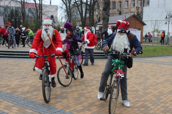 Різдвяний велопарад: Морози та Снігурки на “велооленях” проїхали містом 20 кілометрів, фото №17 на сайті 20minut.ua