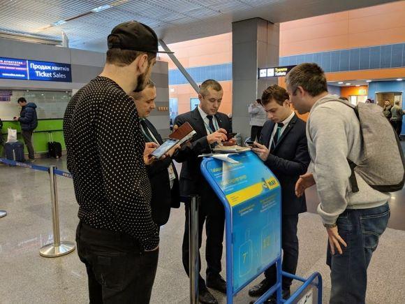 Замість польоту на екзотичний острів тернополяни з дітьми на 34 години застрягли в аеропорту на сайті 20minut.ua Замість польоту на екзотичний острів тернополяни з дітьми на 34 години застрягли в аеропорту, фото №1 на сайті 20minut.ua