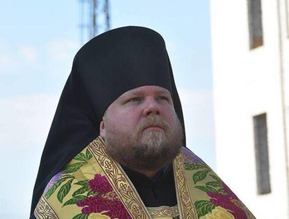 «В цих стінах померла віра». Під вінницьку єпархію московського патріархату принесли іграшки і труну на сайті 20minut.ua «В цих стінах померла віра». Під вінницьку єпархію московського патріархату принесли іграшки і труну, фото №2 на сайті 20minut.ua