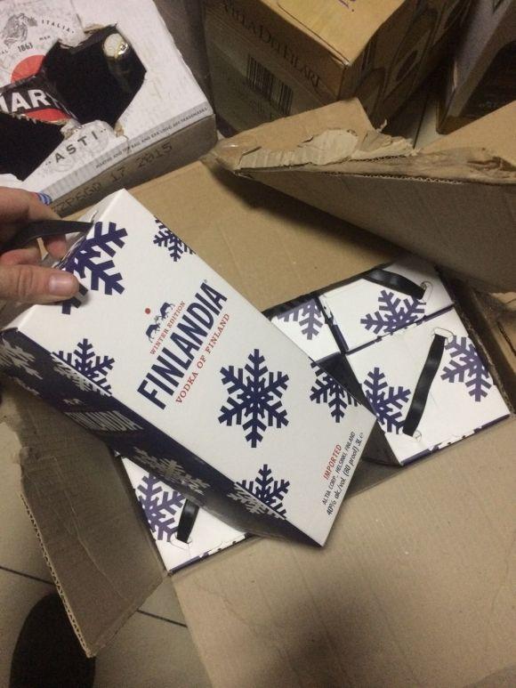 У Хмельницькому хотіли продати  "сурогат" під виглядом елітного алкоголю на сайті vsim.ua У Хмельницькому хотіли продати  "сурогат" під виглядом елітного алкоголю, фото №1 на сайті vsim.ua