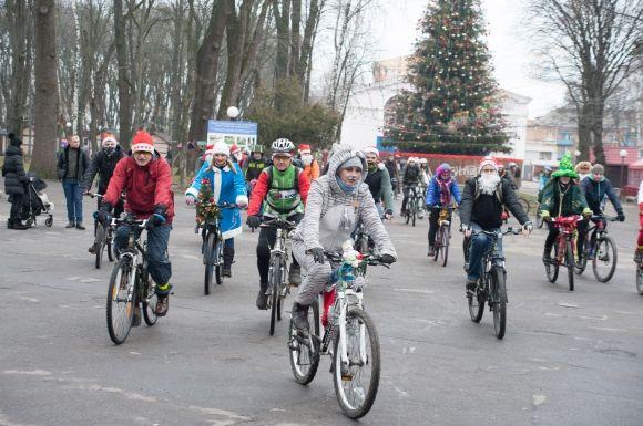 Сергій Кудлаєнко разом з велоактивістами привітав рідне місто  новорічним велопарадом (Прес-служба Сергія Кудлаєнка), фото №7 на сайті 20minut.ua