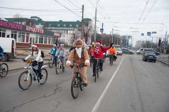 Сергій Кудлаєнко разом з велоактивістами привітав рідне місто  новорічним велопарадом (Прес-служба Сергія Кудлаєнка), фото №8 на сайті 20minut.ua