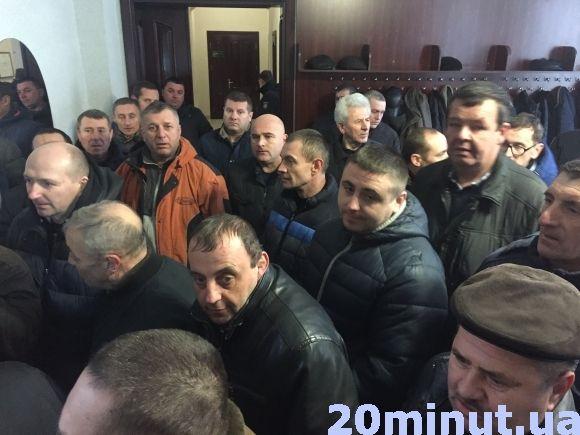 Водії маршруток погрожують масовим звільненням.  Страйк продовжується на сайті 20minut.ua Водії маршруток погрожують масовим звільненням.  Страйк продовжується, фото №1 на сайті 20minut.ua