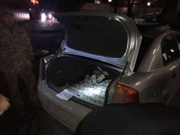 Повний багажник доларів: в Вінниці затримали адвоката з хабаром на сайті 20minut.ua Повний багажник доларів: в Вінниці затримали адвоката з хабаром, фото №3 на сайті 20minut.ua
