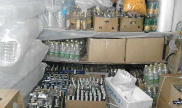 Масштаби вражають: У Гнівані на складі облаштували підпільний спиртзавод, фото №1 на сайті 20minut.ua