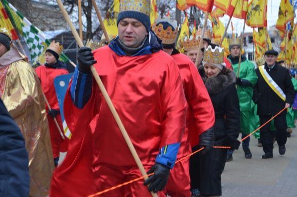 Вулицями Хмельницького пройшла театралізована католицька хода. Трьох Царів везли в кареті, фото №13 на сайті vsim.ua
