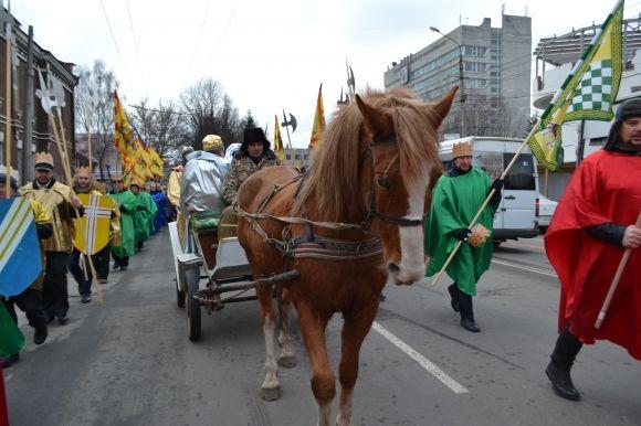 Вулицями Хмельницького пройшла театралізована католицька хода. Трьох Царів везли в кареті, фото №23 на сайті vsim.ua