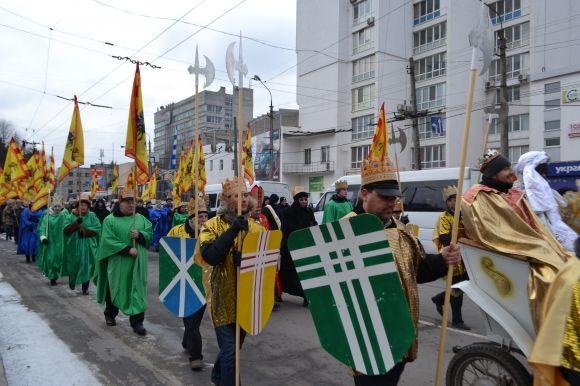 Вулицями Хмельницького пройшла театралізована католицька хода. Трьох Царів везли в кареті, фото №26 на сайті vsim.ua