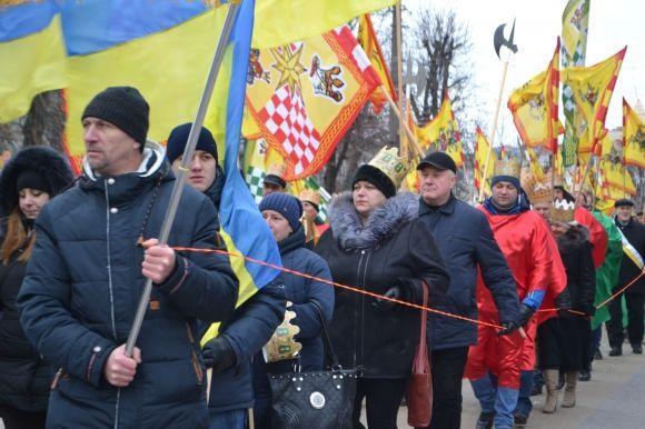 Вулицями Хмельницького пройшла театралізована католицька хода. Трьох Царів везли в кареті, фото №12 на сайті vsim.ua