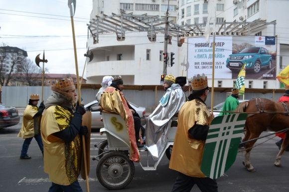 Вулицями Хмельницького пройшла театралізована католицька хода. Трьох Царів везли в кареті, фото №20 на сайті vsim.ua