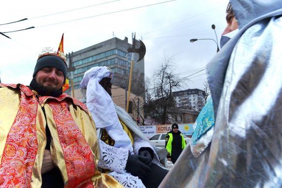 Вулицями Хмельницького пройшла театралізована католицька хода. Трьох Царів везли в кареті на сайті vsim.ua Вулицями Хмельницького пройшла театралізована католицька хода. Трьох Царів везли в кареті, фото №3 на сайті vsim.ua