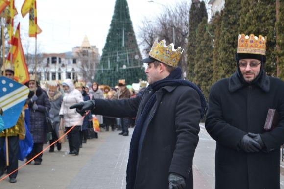 Вулицями Хмельницького пройшла театралізована католицька хода. Трьох Царів везли в кареті, фото №14 на сайті vsim.ua