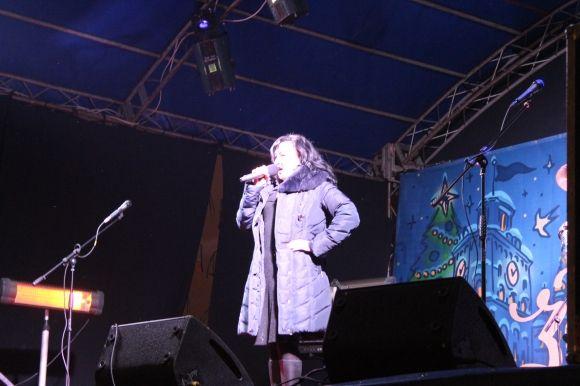 Головну ялинку Вінниці закривали фаєрщики, Цибульська та караоке з «Винником» на сайті 20minut.ua Головну ялинку Вінниці закривали фаєрщики, Цибульська та караоке з «Винником», фото №8 на сайті 20minut.ua