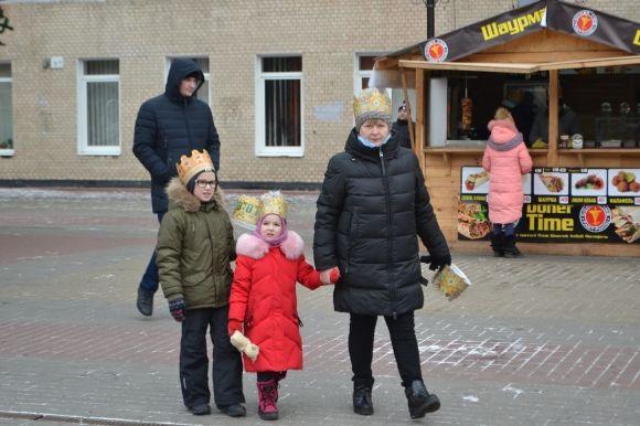 Вулицями Хмельницького пройшла театралізована католицька хода. Трьох Царів везли в кареті, фото №2 на сайті vsim.ua